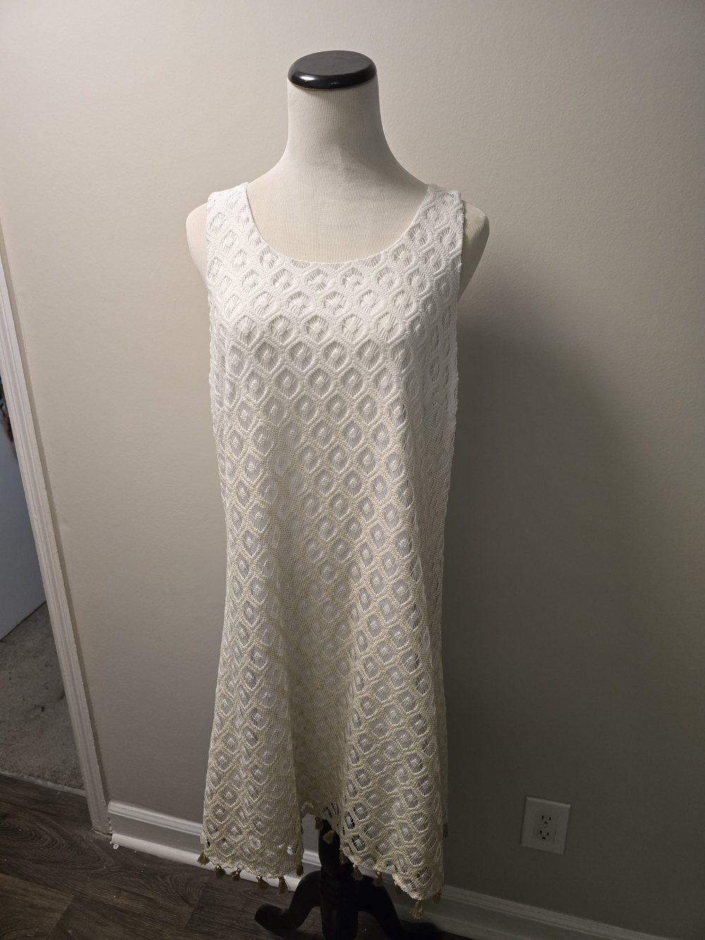Lilly Pulitzer White And Gold Sleeveless Shift Dress